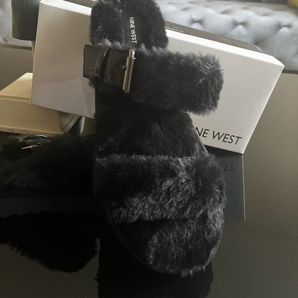 NineWest - Picture 2 of 4